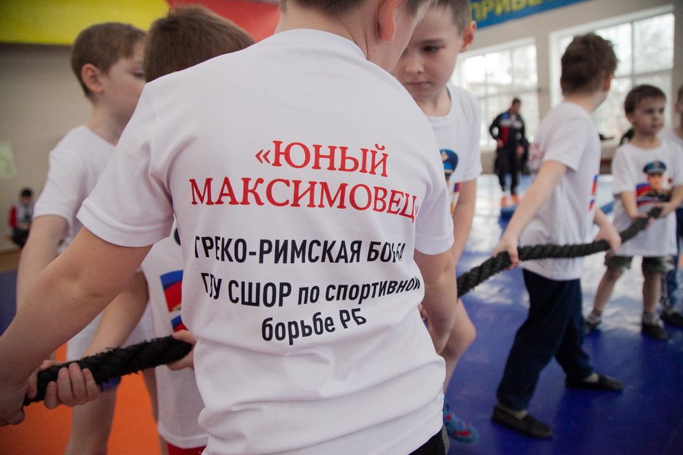 В Уфе в ГБУ СШОР по спортивной борьбе прошли Новогодние «Весёлые старты» для борцов группы «Юные Максимовцы».